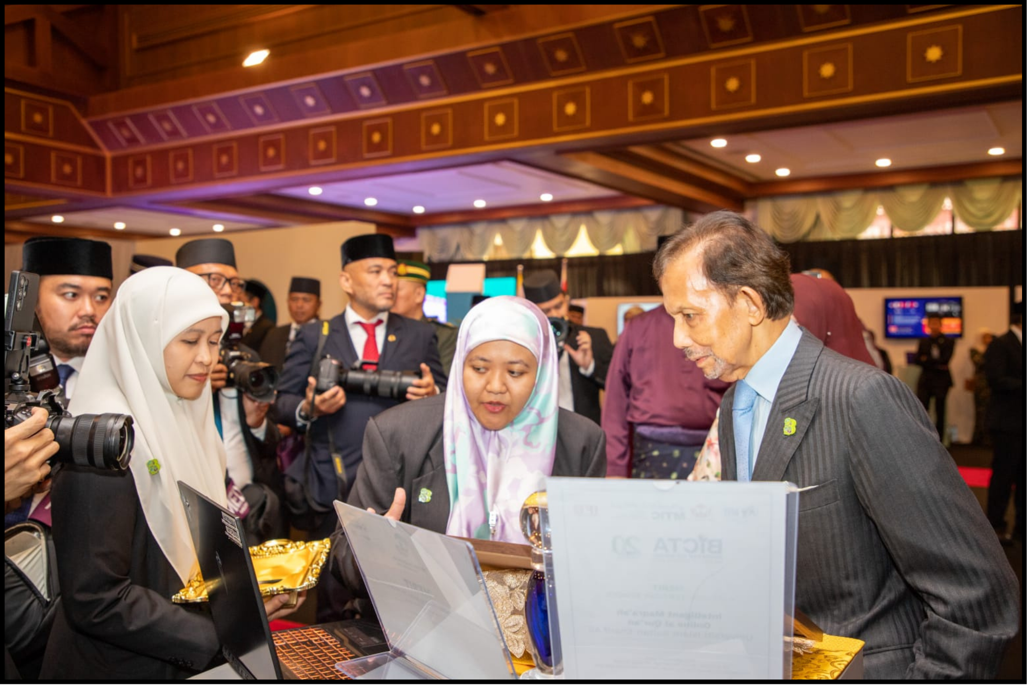 Presenting Intelligent Maqra'ah to His Majesty